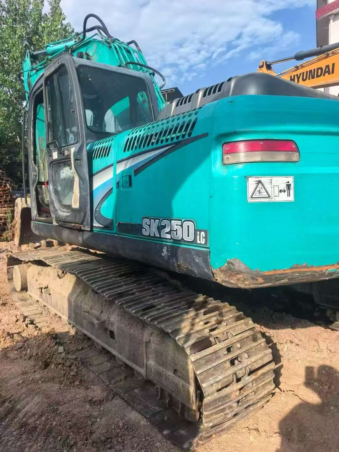 Buy Kobelco SK210-6 Used Excavator / 2 Buy Kobelco SK210-6 Used Excavator / 2