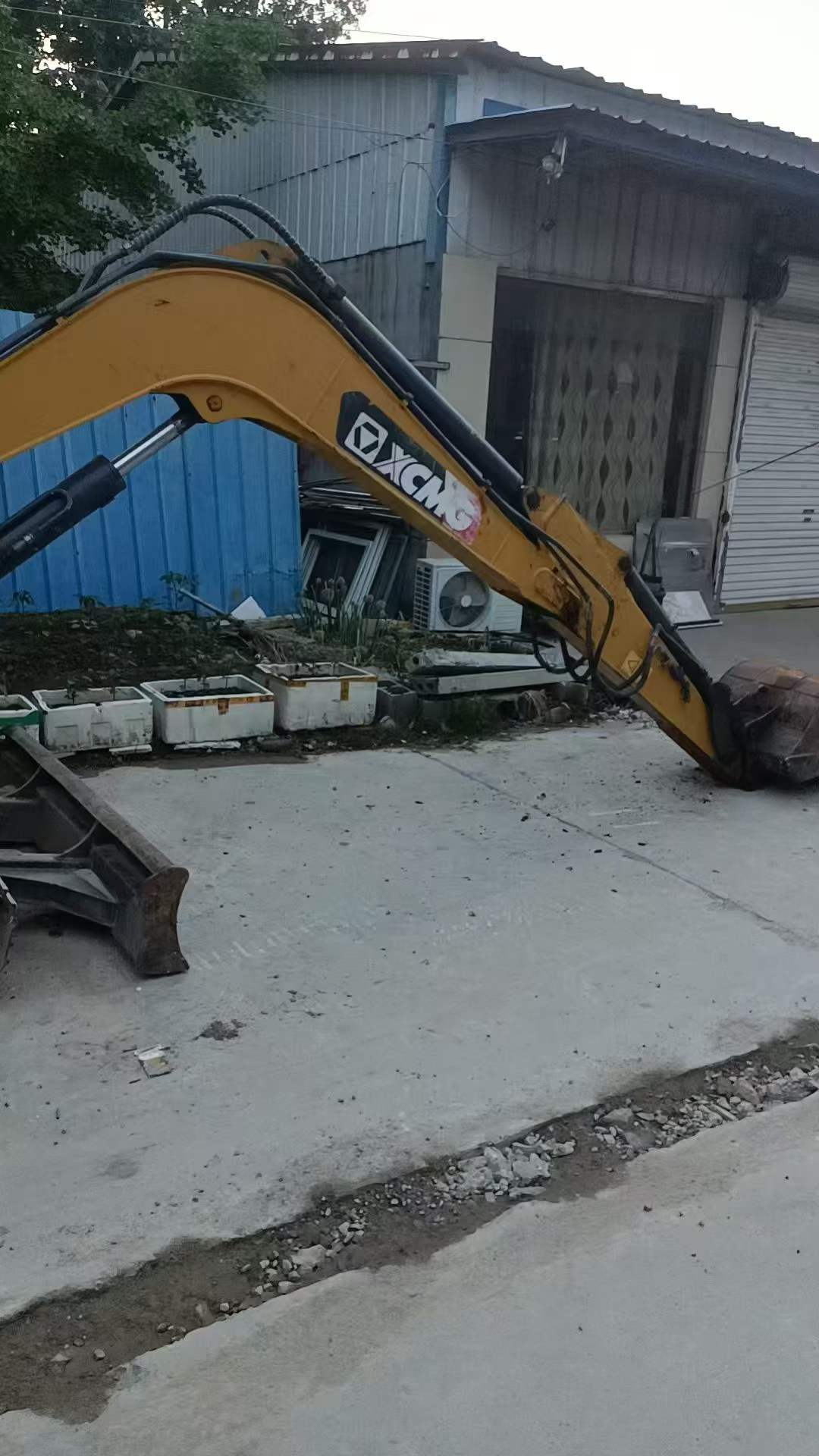 Buy XCMG LW60G Used Excavator / 3 Buy XCMG LW60G Used Excavator / 3