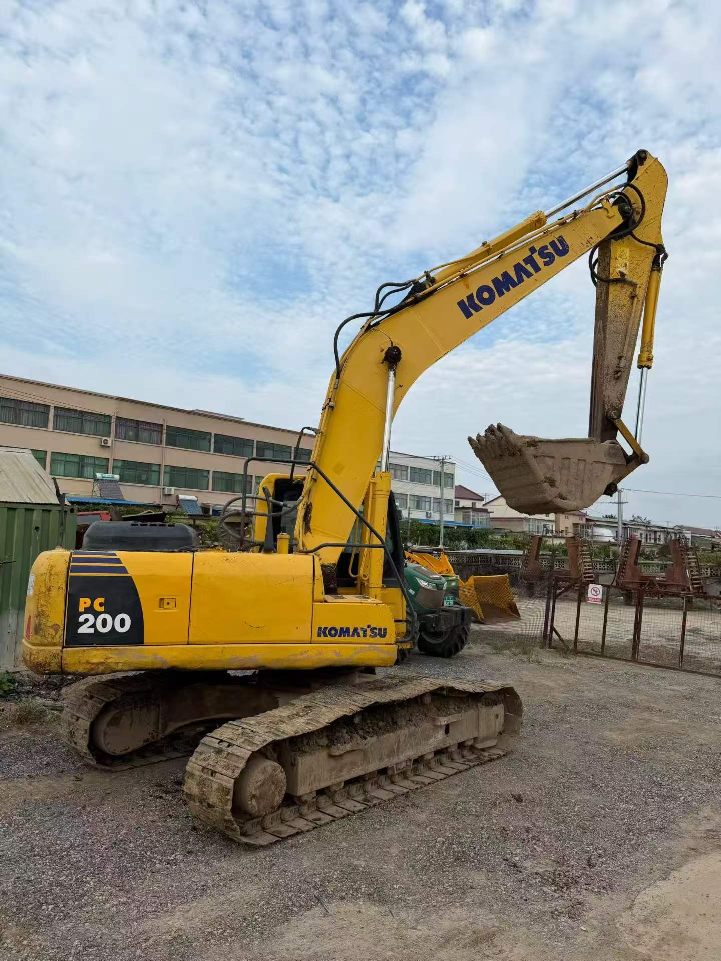 Buy Komatsu PC200 Used Excavator / 2