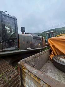 Buy Hitachi EX210-5 Used Excavator / 3 Buy Hitachi EX210-5 Used Excavator / 3