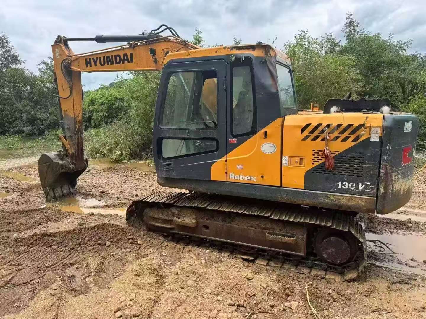 Buy Hyundai R110VS Used Excavator / 3