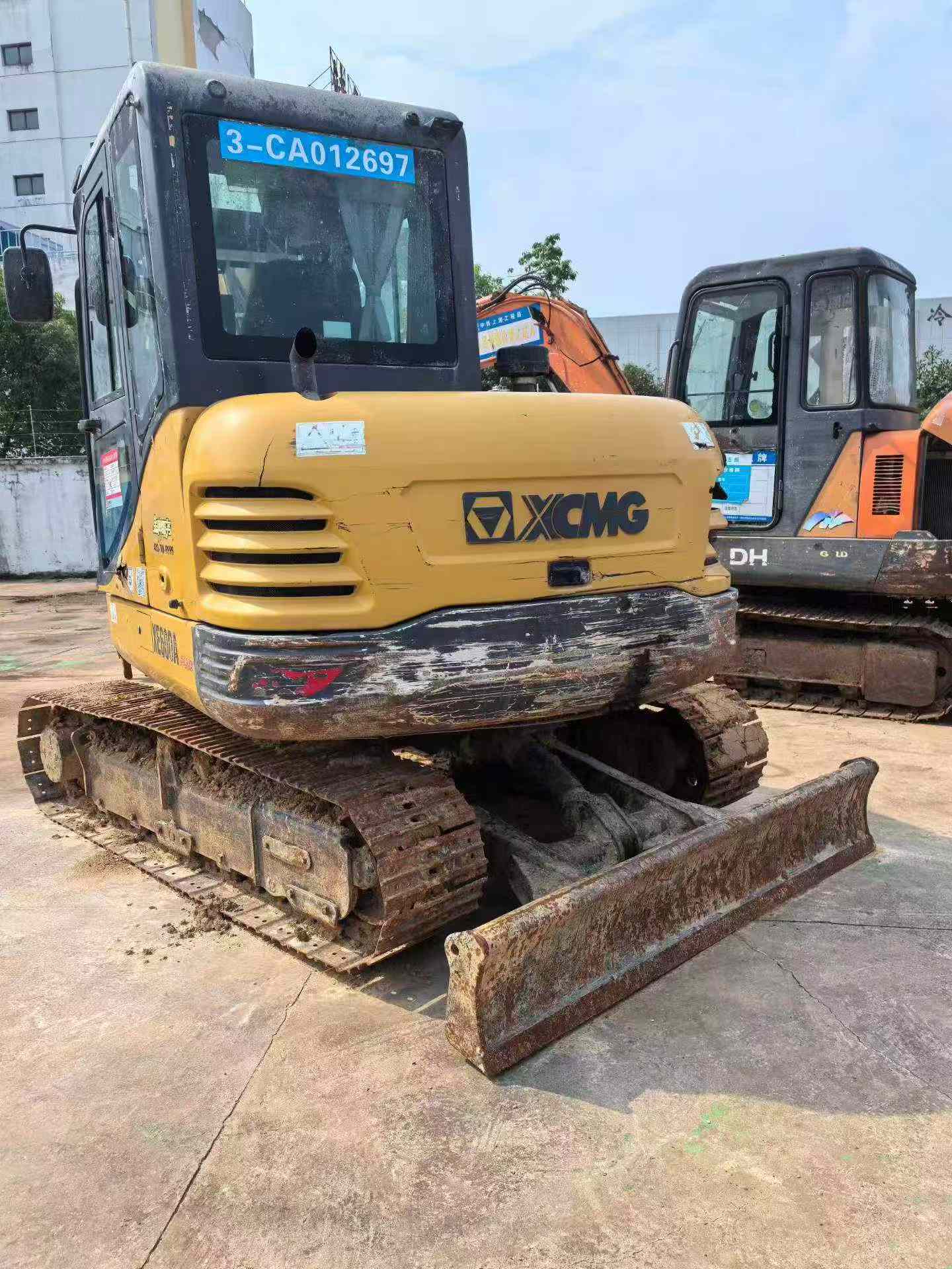 Buy XCMG LW60G Used Excavator / 3