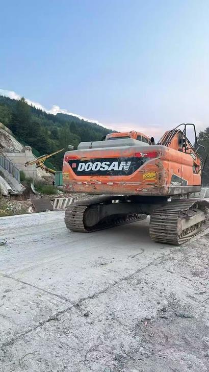 Buy Doosan DH220 Used Excavator / 1