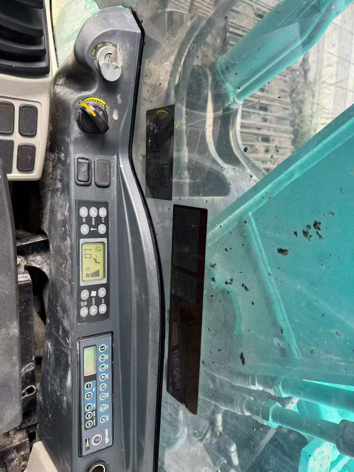 Buy Kobelco SK210-6 Used Excavator / 7