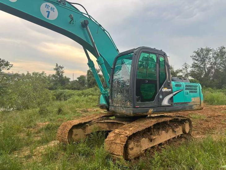 Buy Kobelco SK200 Used Excavator / 1