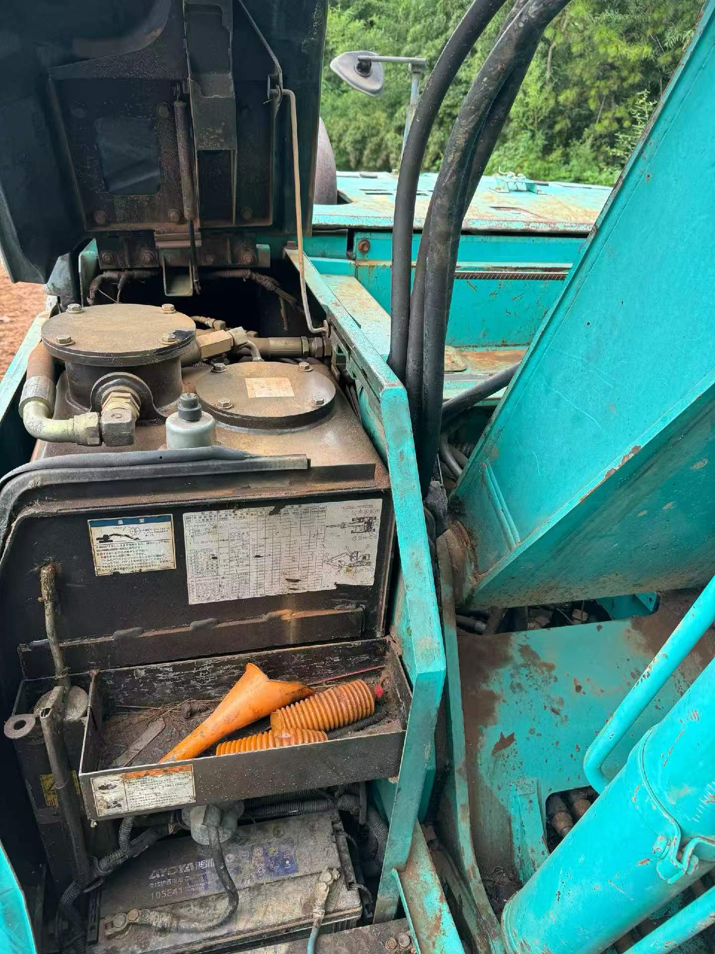 Buy Kobelco SK135 Used Excavator / 5