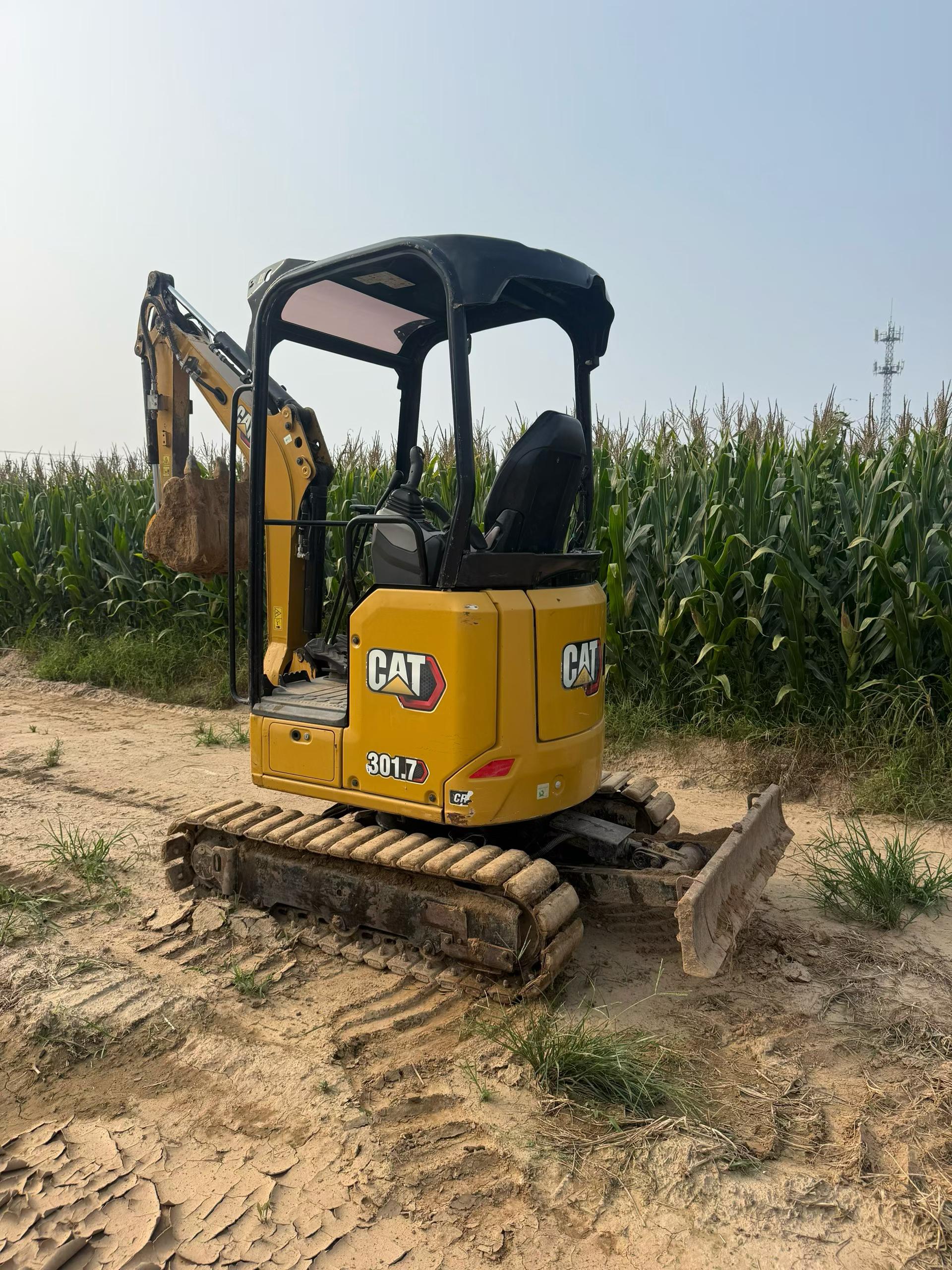 Buy Caterpillar Used Excavator / 5