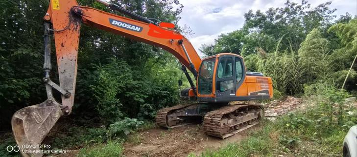 Buy Doosan DH220 Used Excavator / 1