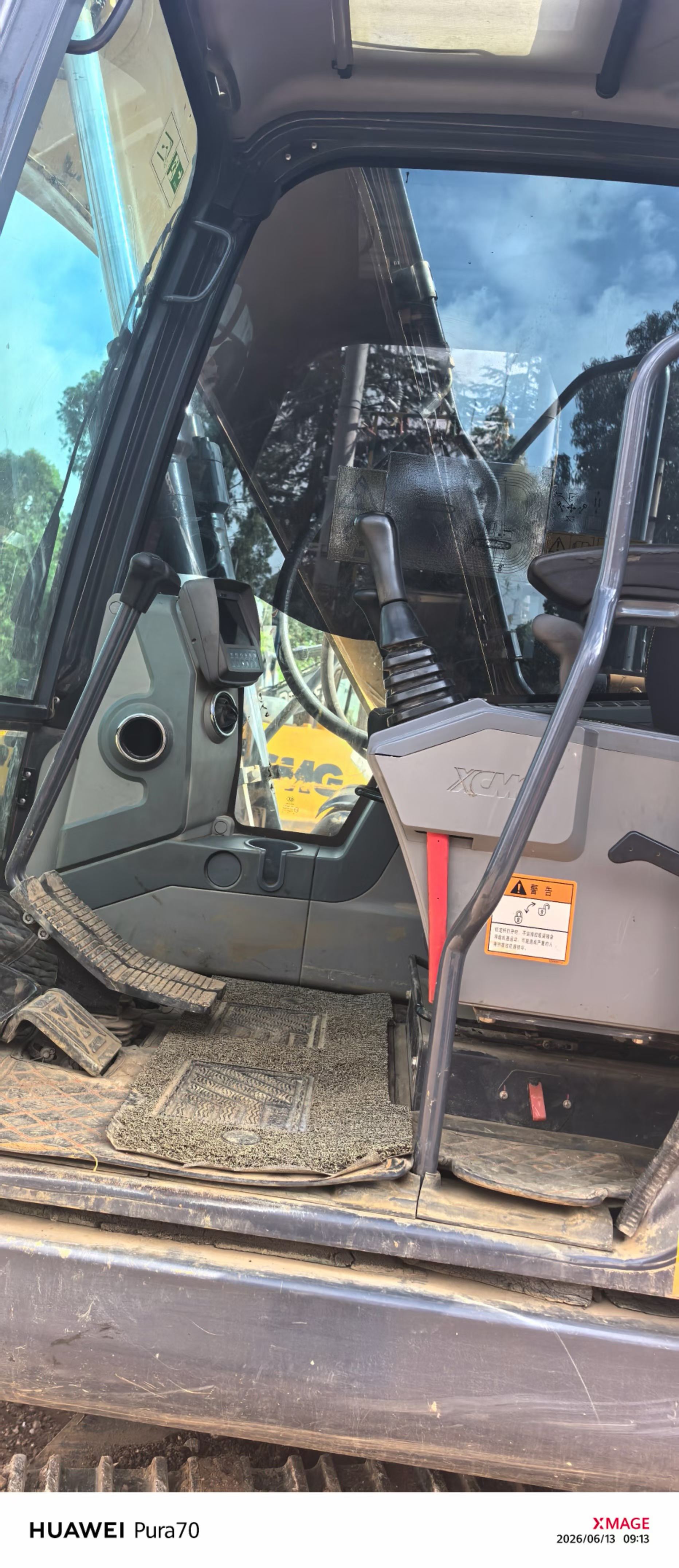 Buy XCMG XE135B Used Excavator / 4