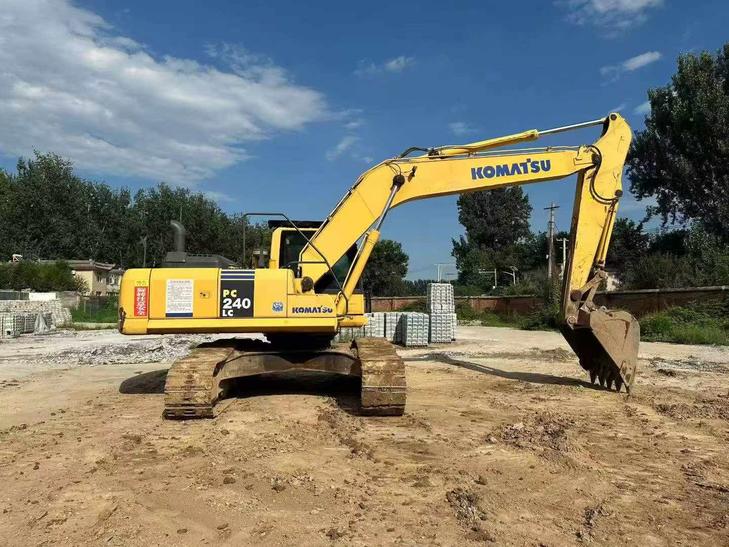 Buy Komatsu PC240-6 Used Excavator / 1
