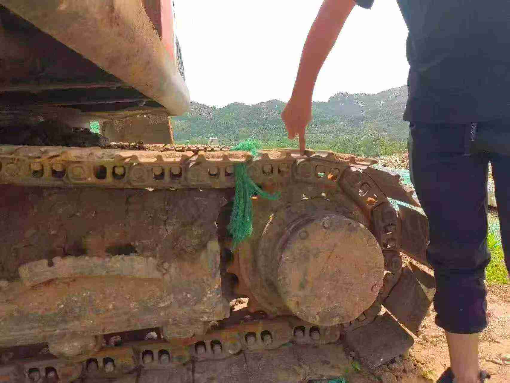 Buy Hitachi EX200-3 Used Excavator / 2
