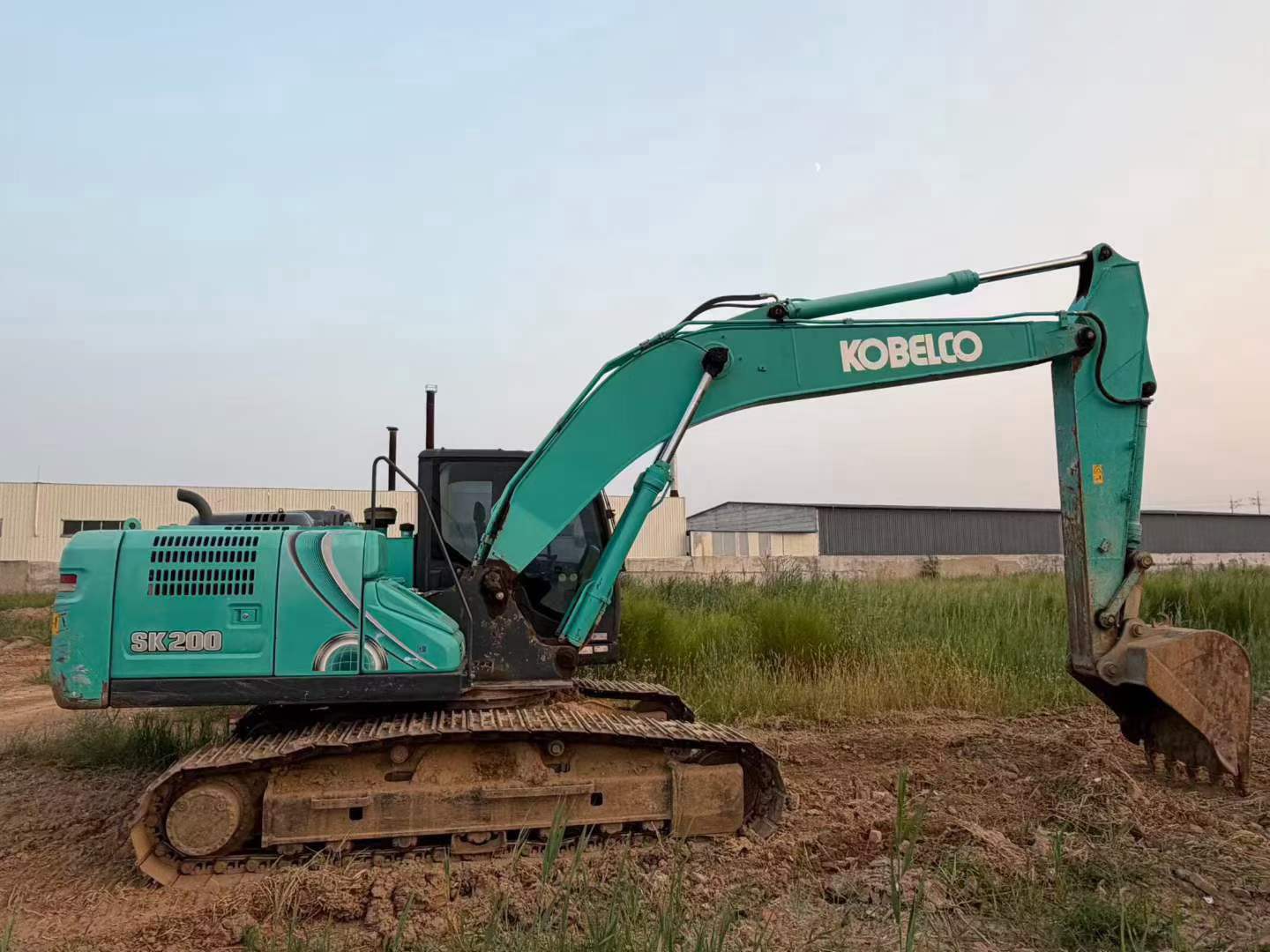 Buy Kobelco SK200 Used Excavator / 6