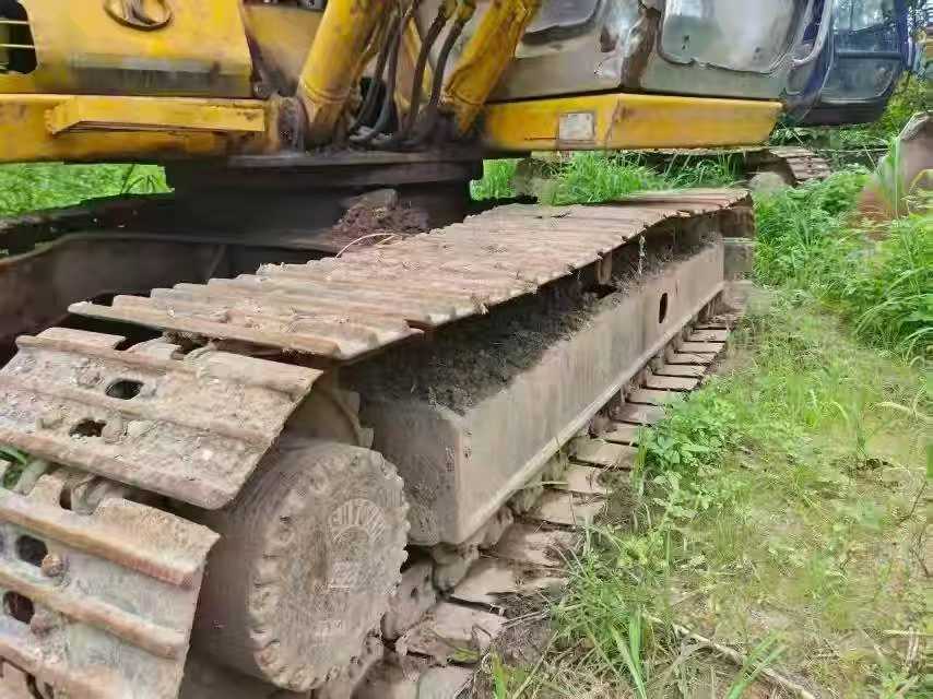 Buy Kato HD512-6 Used Excavator / 3 Buy Kato HD512-6 Used Excavator / 3