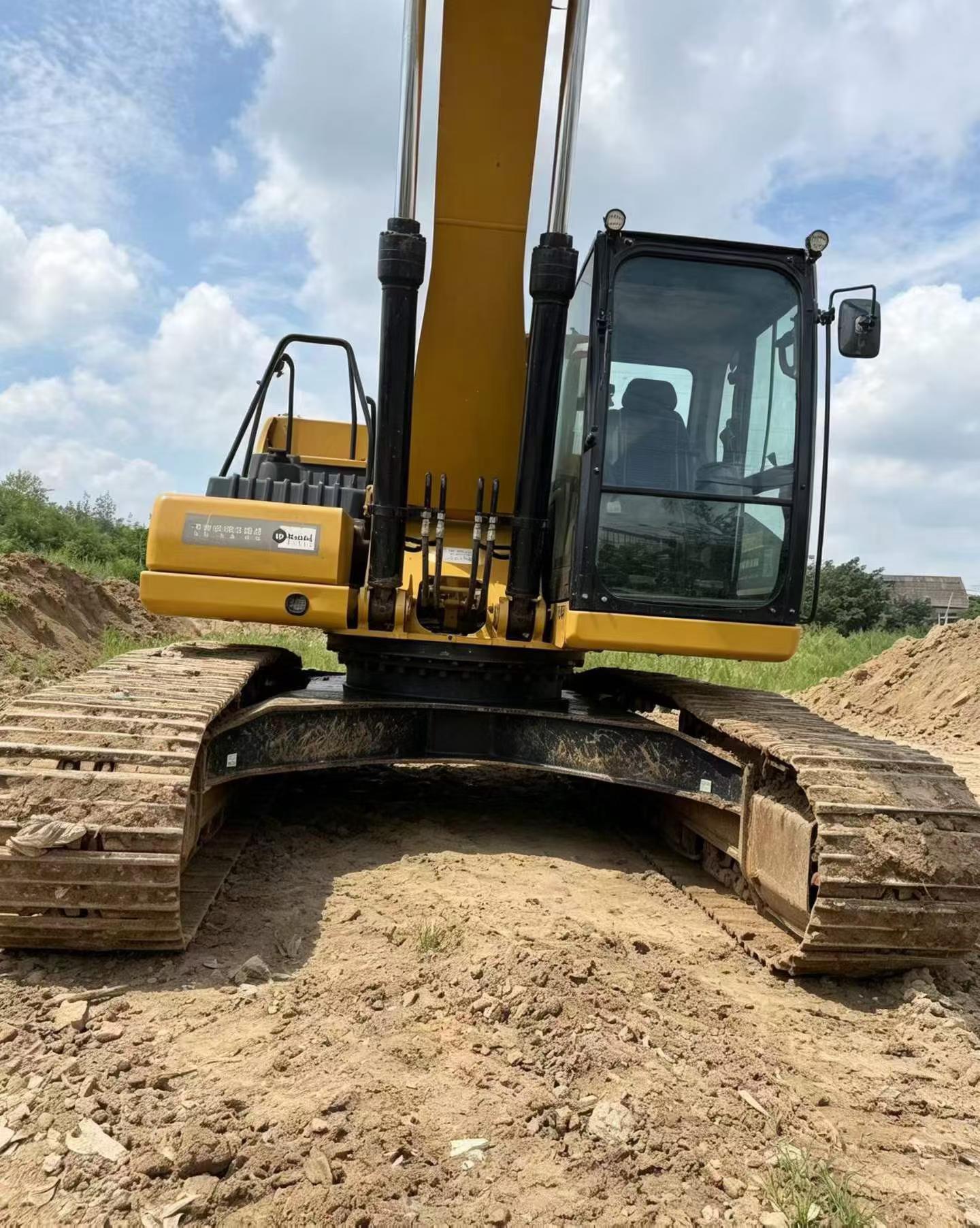 Buy Caterpillar 326DL Used Excavator / 2