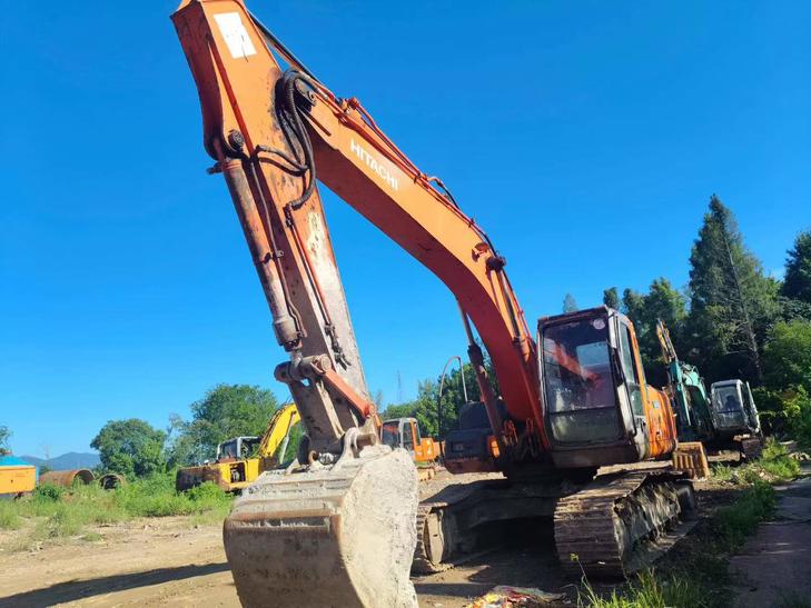 Buy Hitachi ZX200-6 Used Excavator / 1