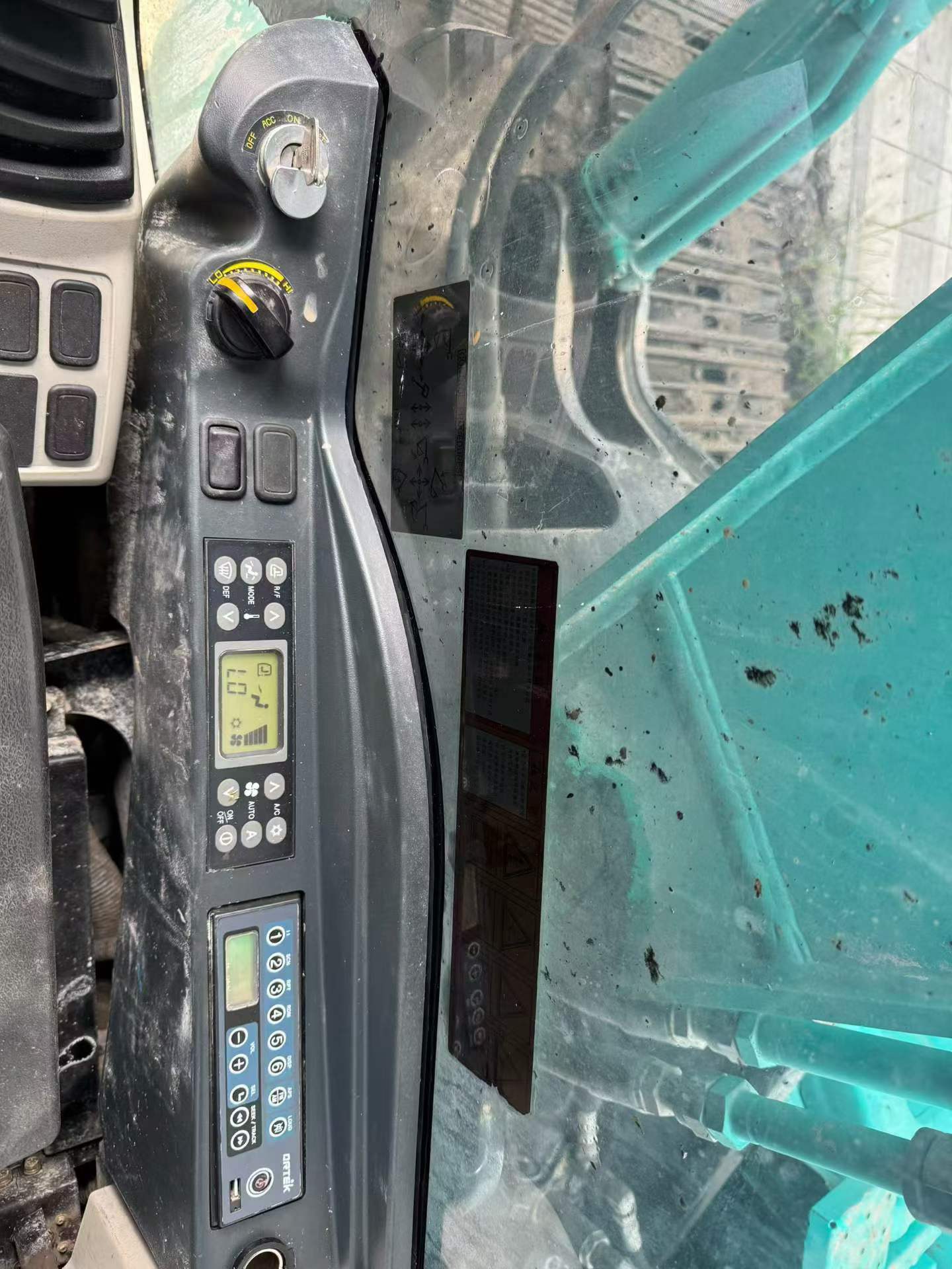 Buy Kobelco SK210-6 Used Excavator / 7