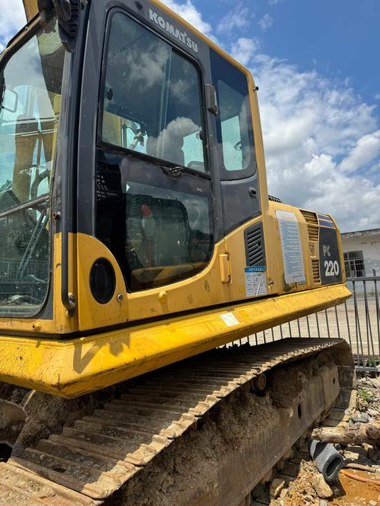 Buy Komatsu PC210 Used Excavator / 1