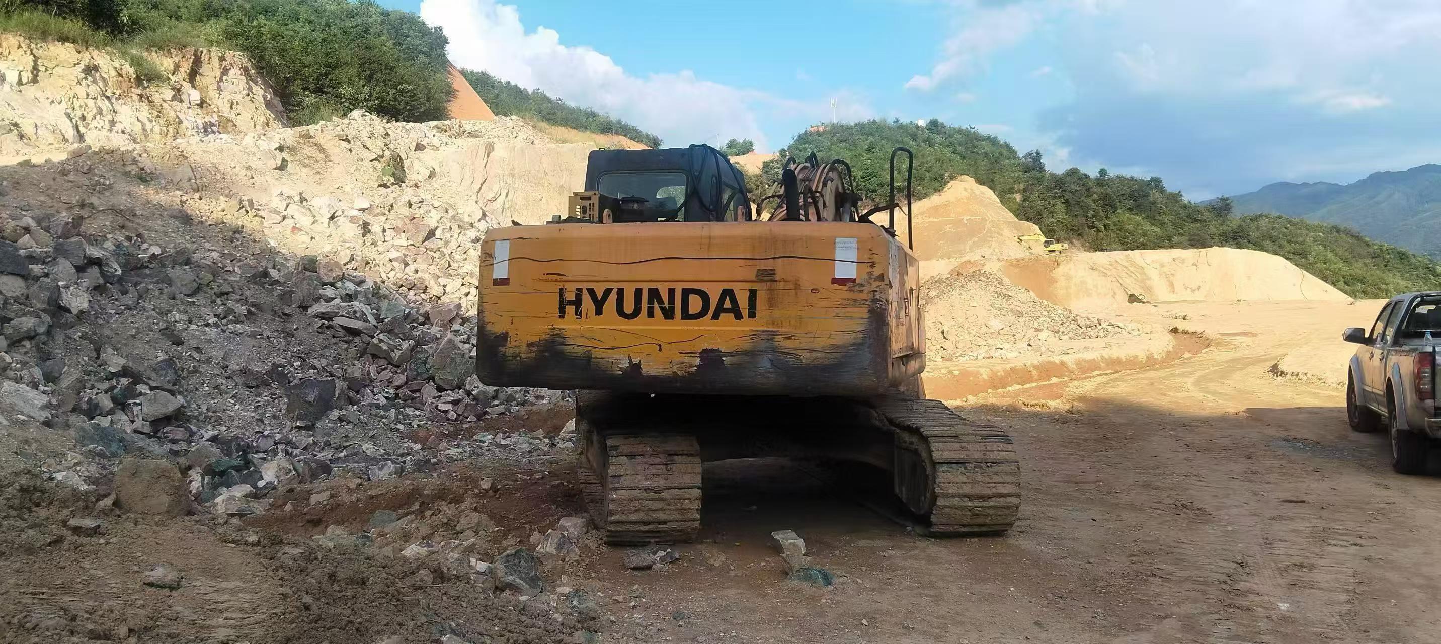 Buy Hyundai R215-7 Used Excavator / 2