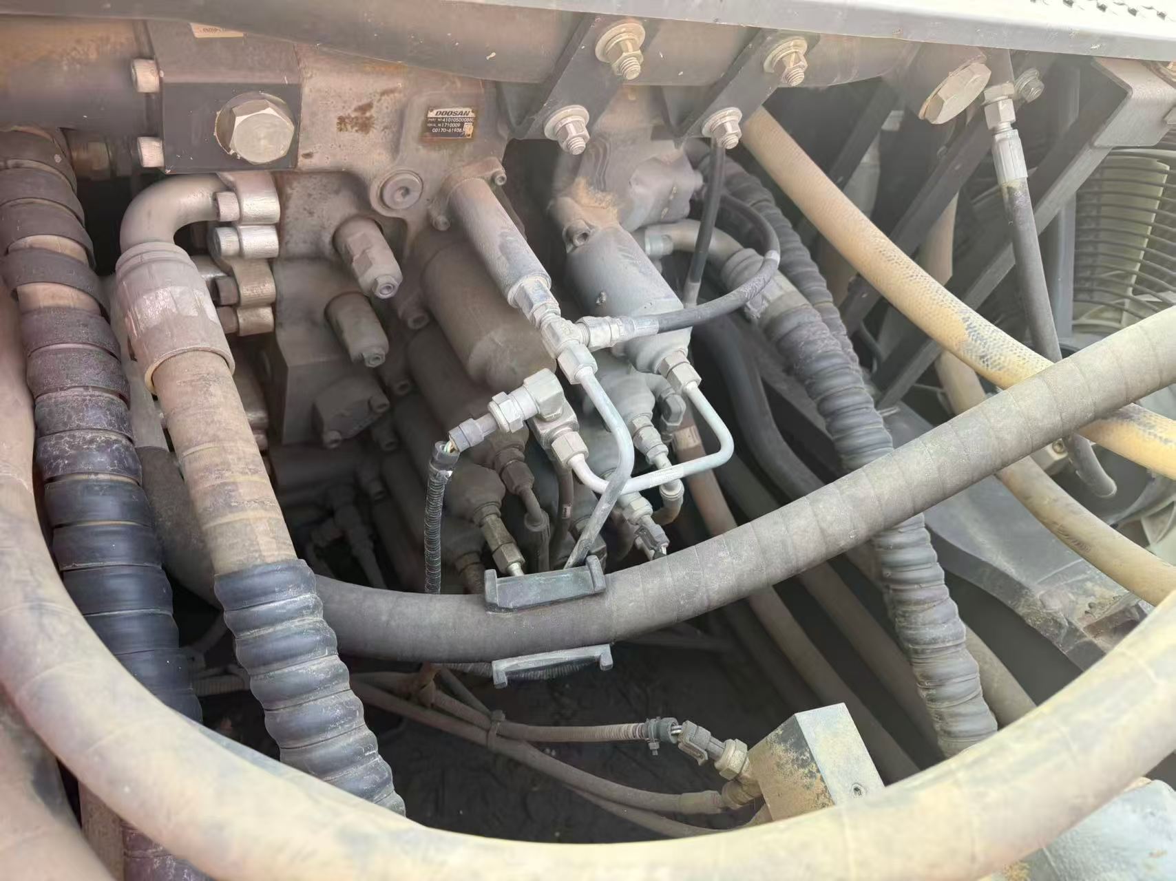 Buy Doosan DH420 Used Excavator / 1