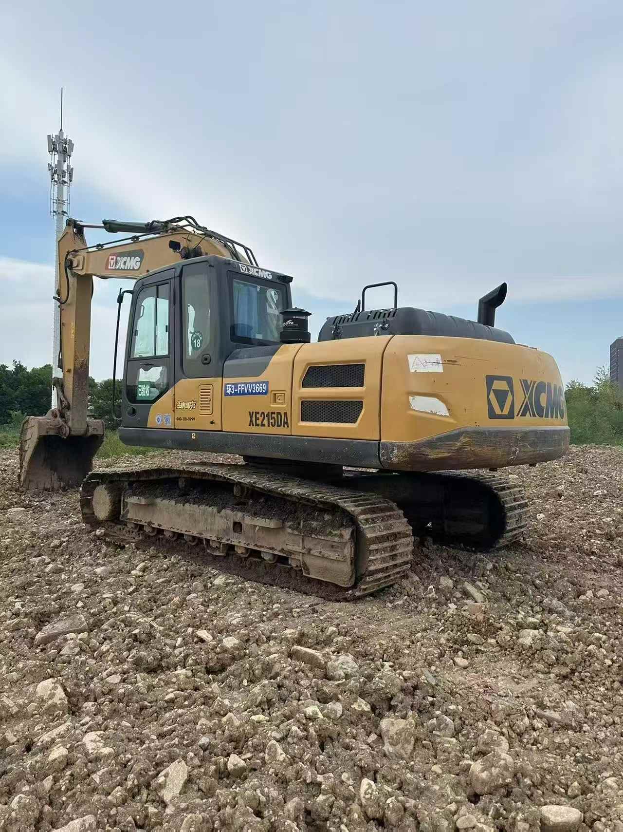 Buy XCMG XE215 Used Excavator / 3