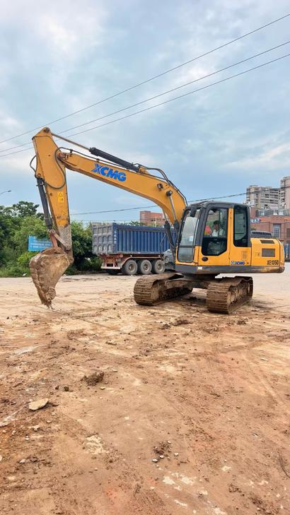 Buy XCMG XE135D Used Excavator / 1