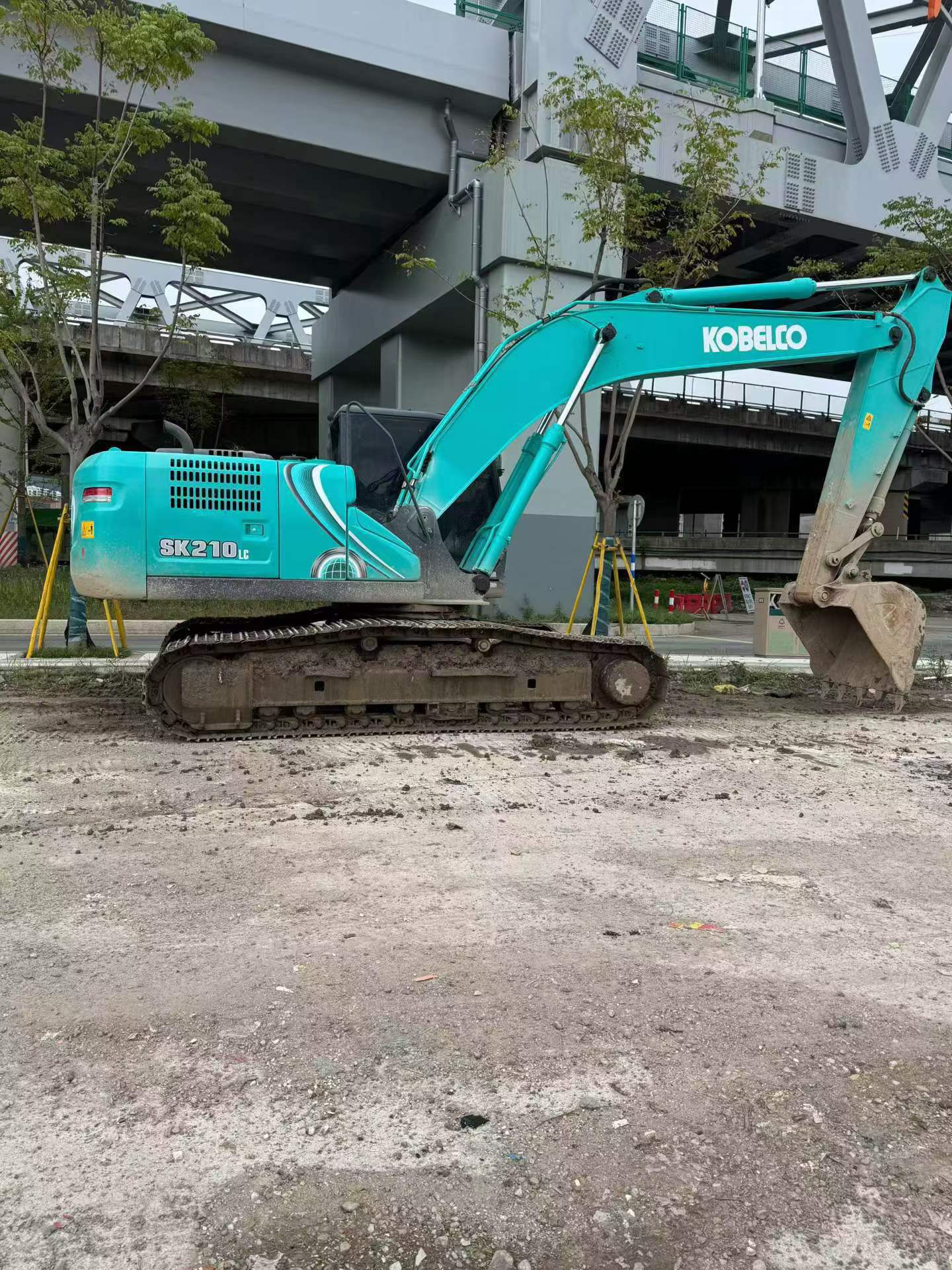 Buy Kobelco SK210-6 Used Excavator / 2