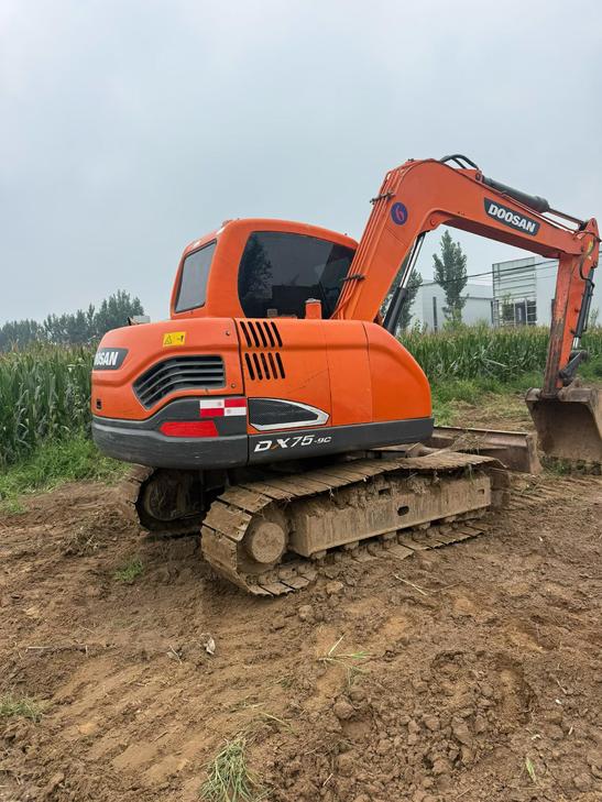 Buy Doosan DX75 Used Excavator / 1