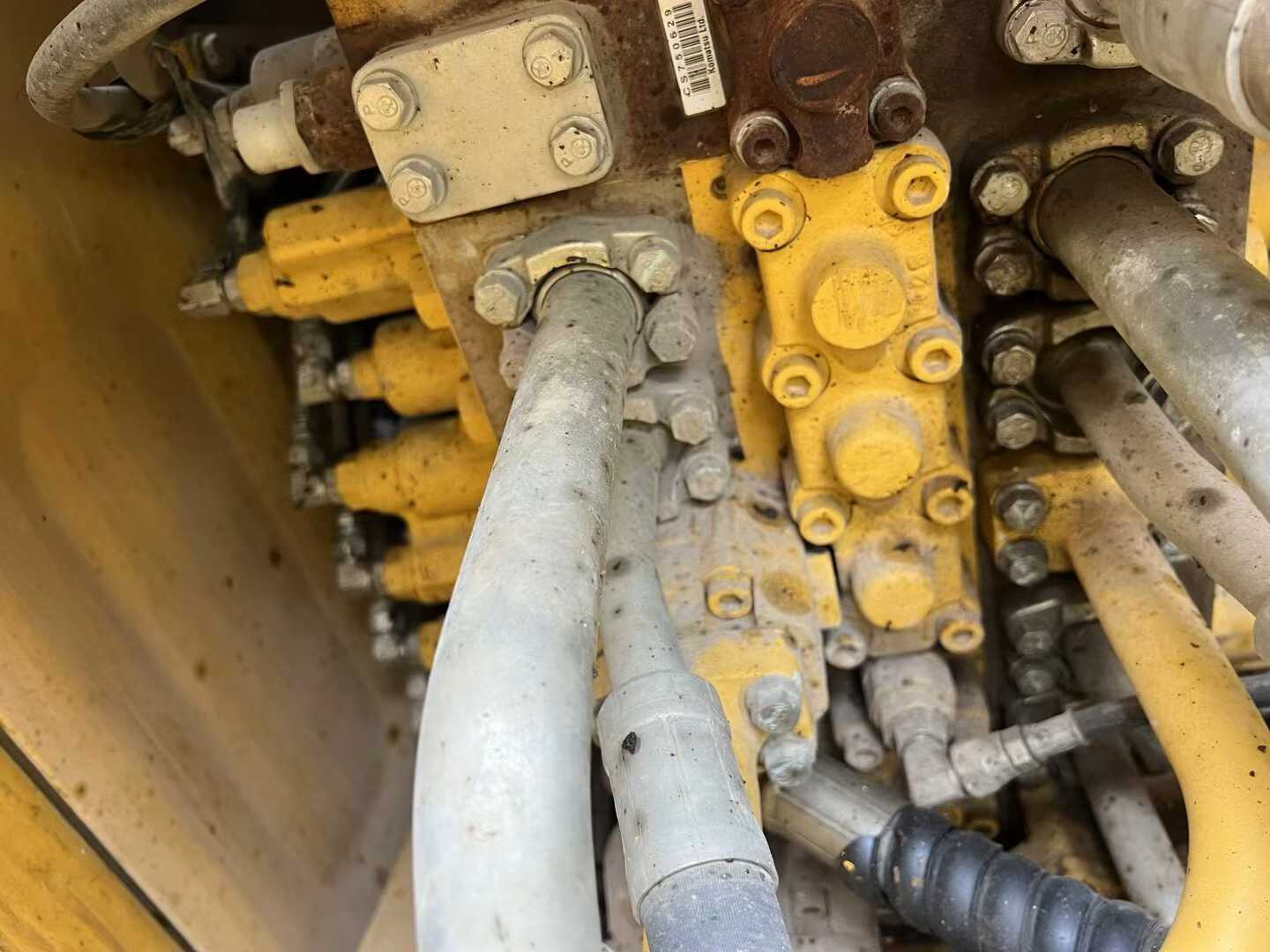 Buy Komatsu HB215LC-1 Used Excavator / 8