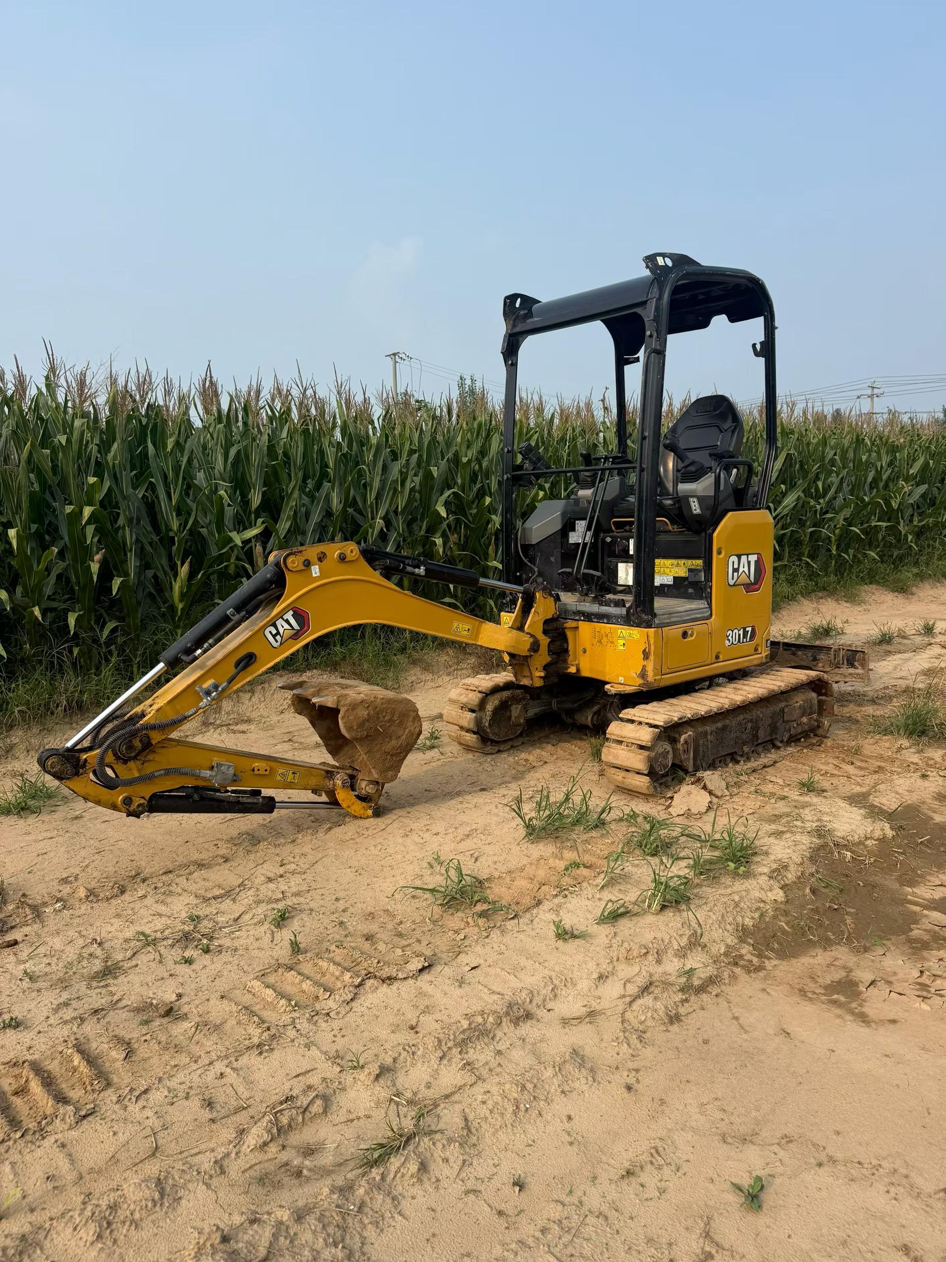 Buy Caterpillar Used Excavator / 3