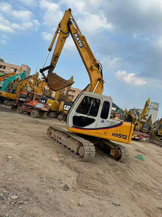 Buy Kato HD512-6 Used Excavator / 1
