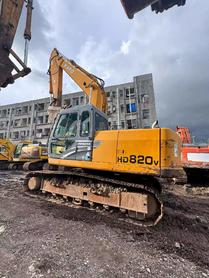 Buy Kato HD820V Used Excavator / 2 Buy Kato HD820V Used Excavator / 2