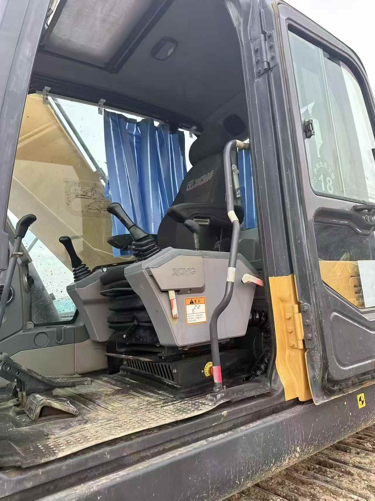 Buy XCMG XE215 Used Excavator / 6