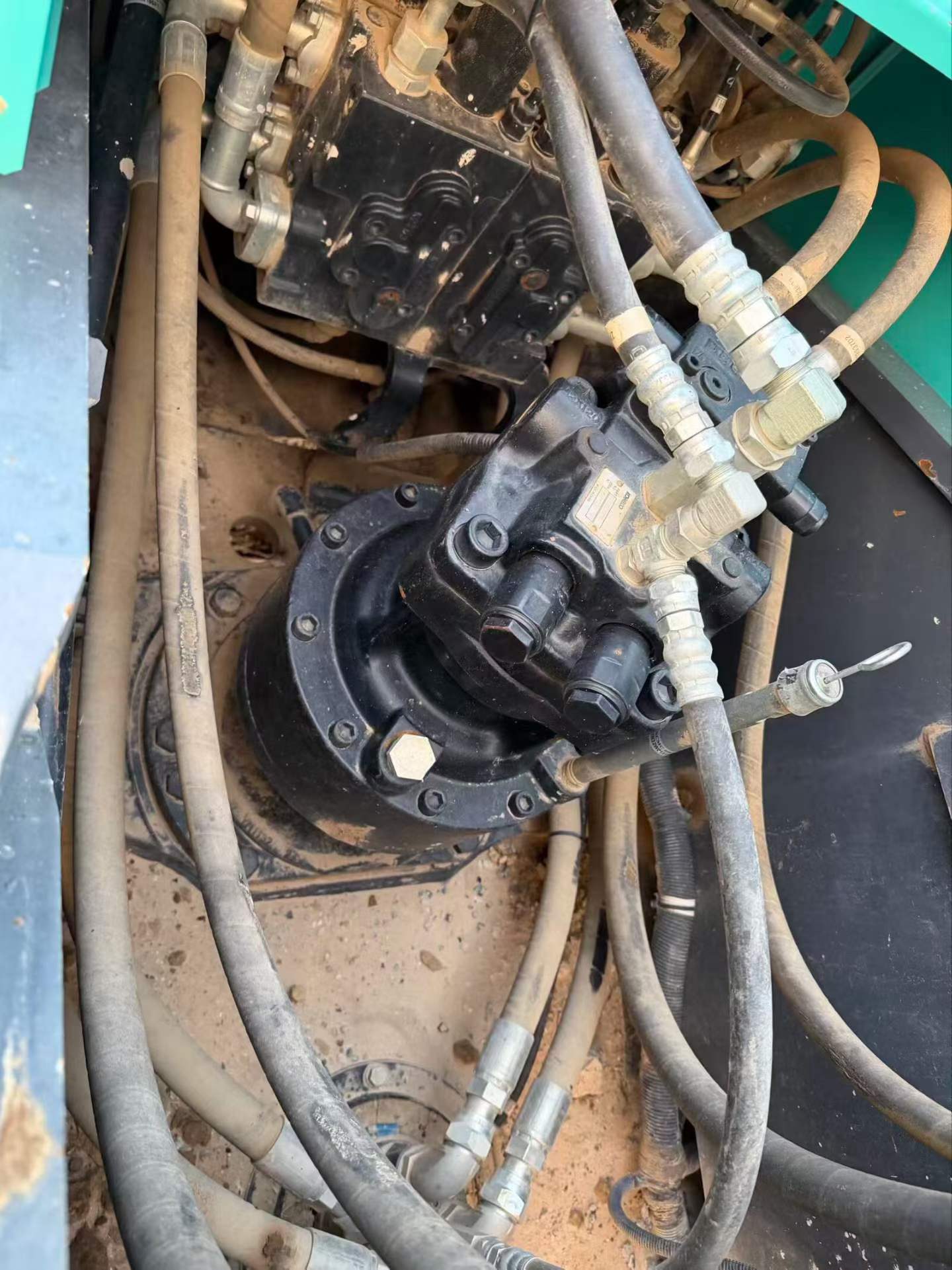 Buy Kobelco SK200 Used Excavator / 4