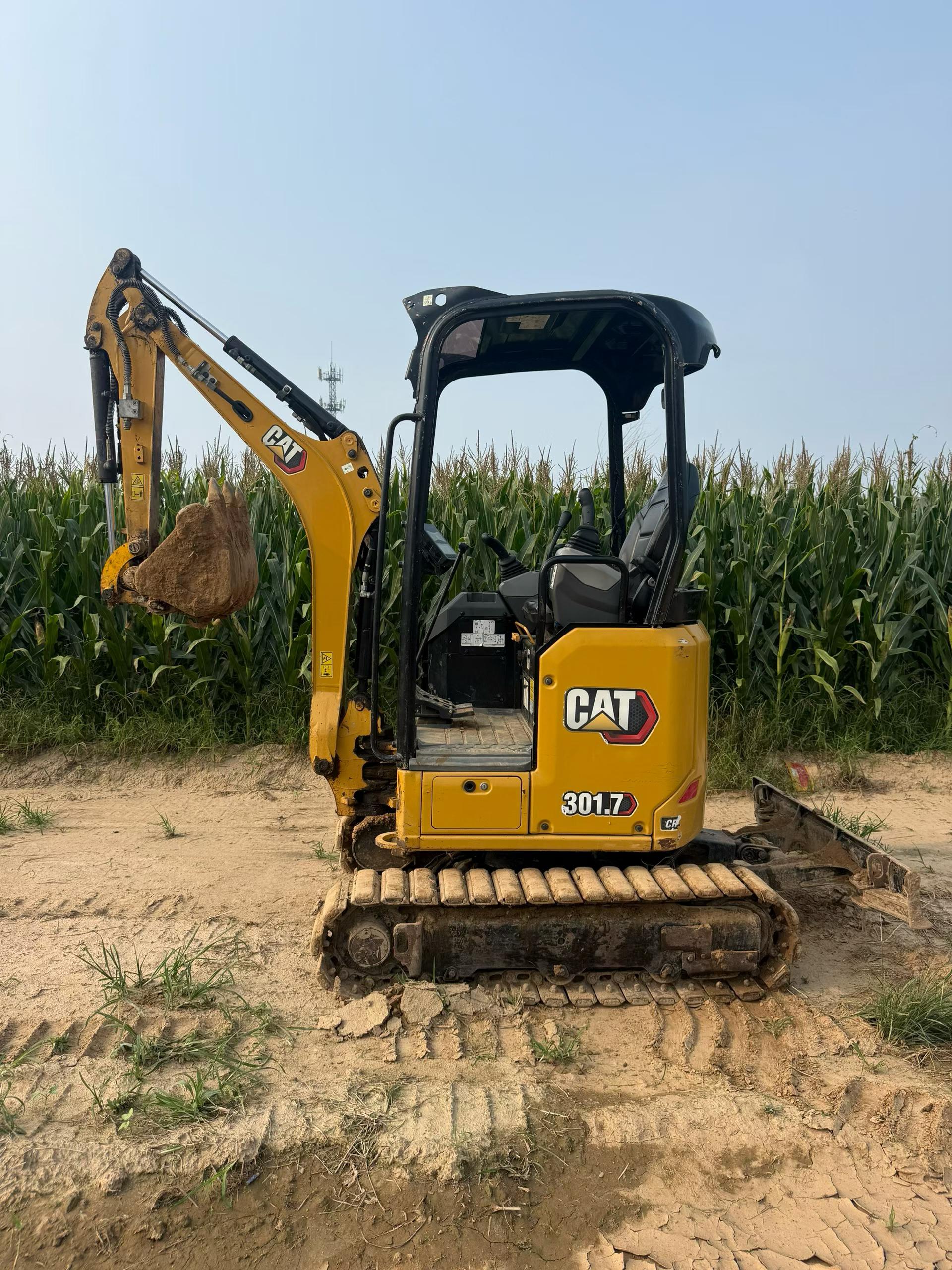Buy Caterpillar Used Excavator / 4