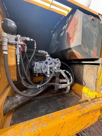 Buy Kato HD820V Used Excavator / 3 Buy Kato HD820V Used Excavator / 3