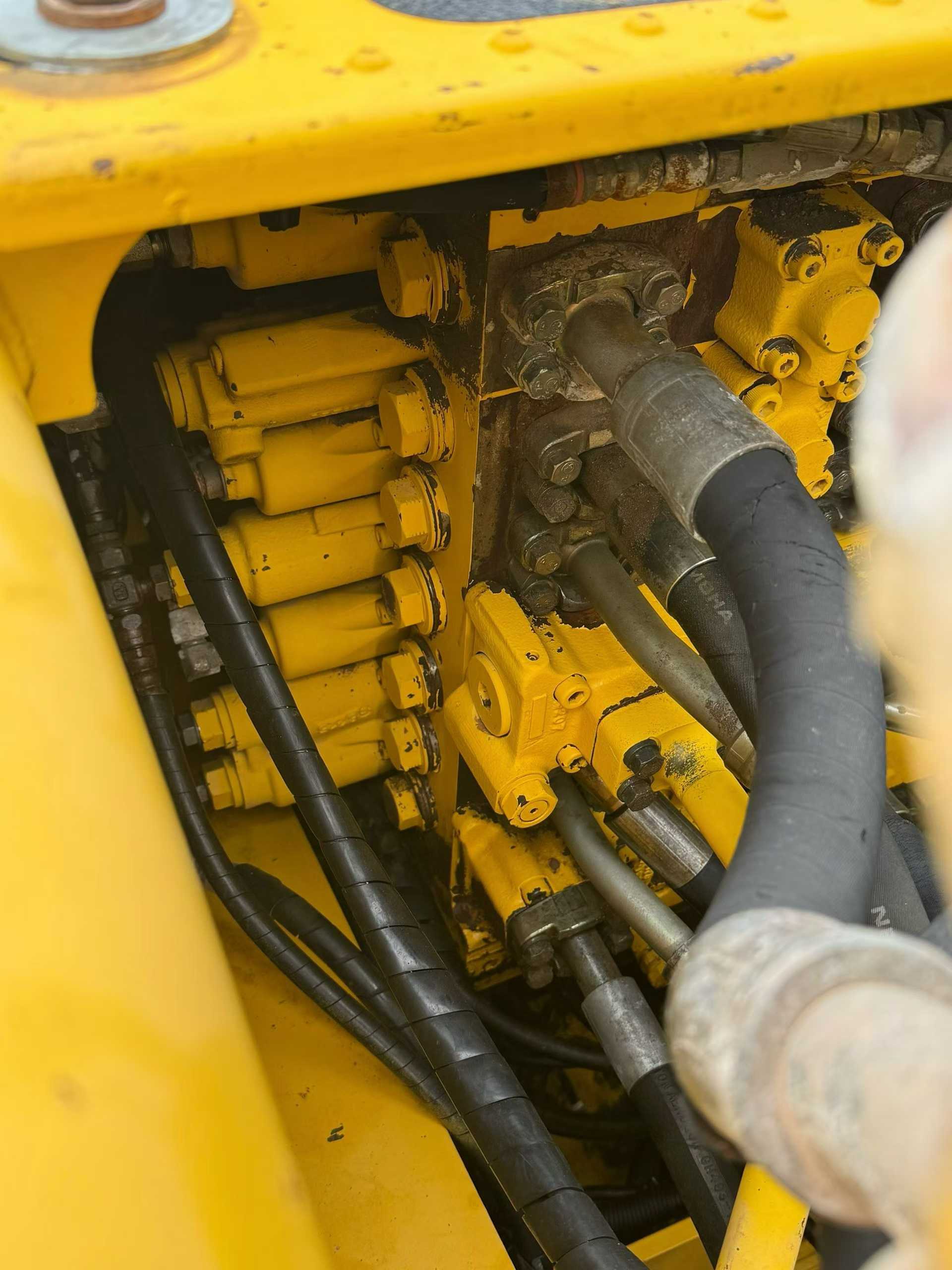 Buy Komatsu PC200-8N1 Used Excavator / 4