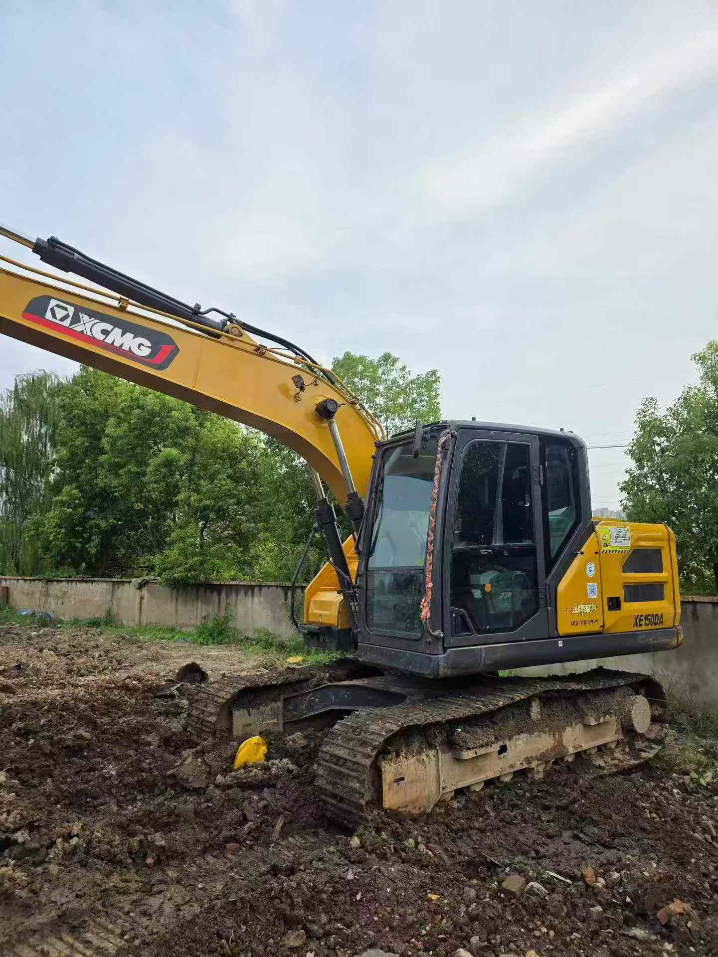 Buy XCMG XE135B Used Excavator / 2