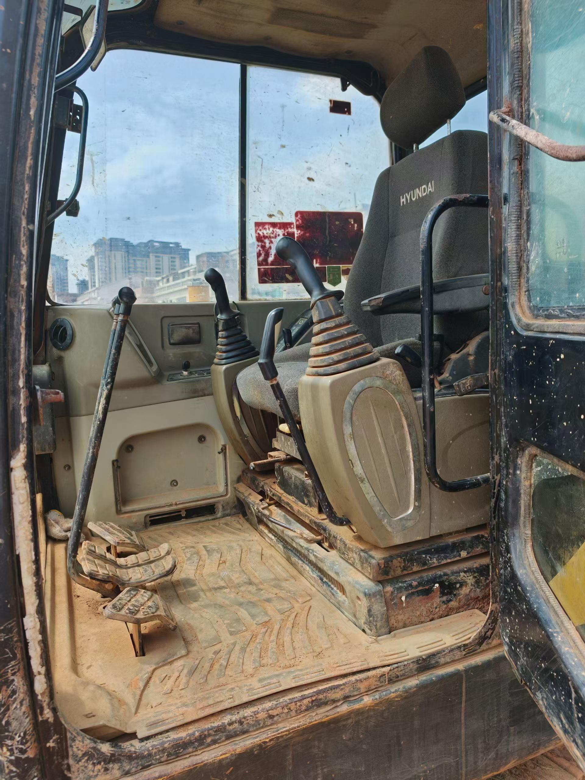 Buy Hyundai HX60 Used Excavator / 5