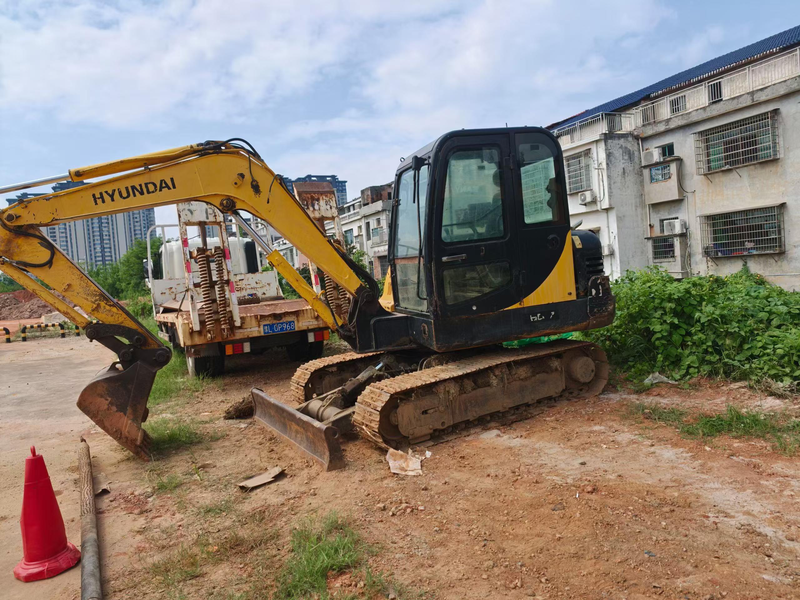 Buy Hyundai HX60 Used Excavator / 6