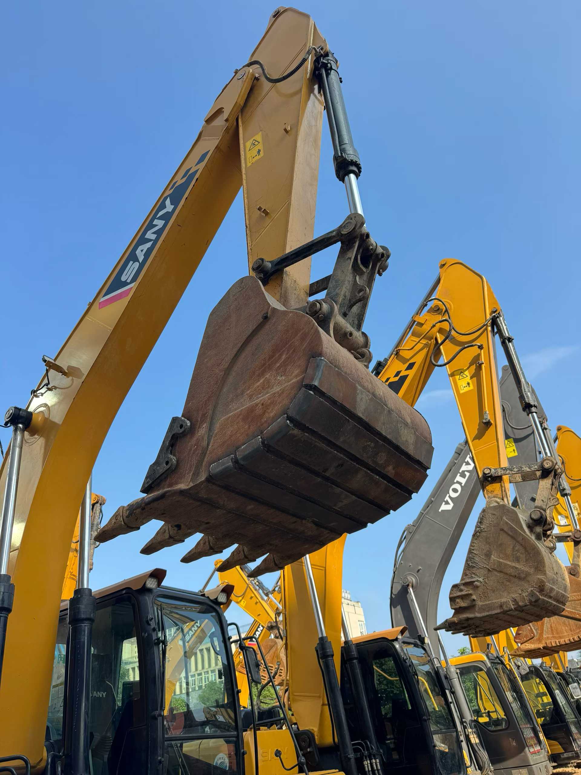 Buy Sany SY245H Used Excavator / 3 Buy Sany SY245H Used Excavator / 3