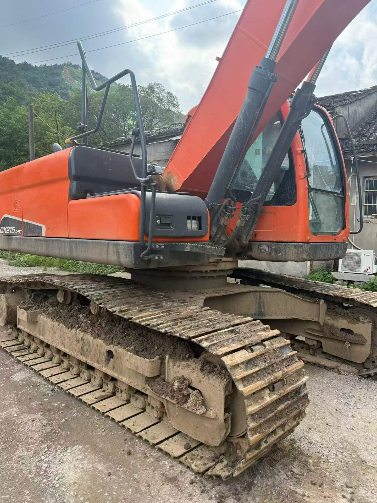 Buy Doosan DH215-7 Used Excavator / 2 Buy Doosan DH215-7 Used Excavator / 2