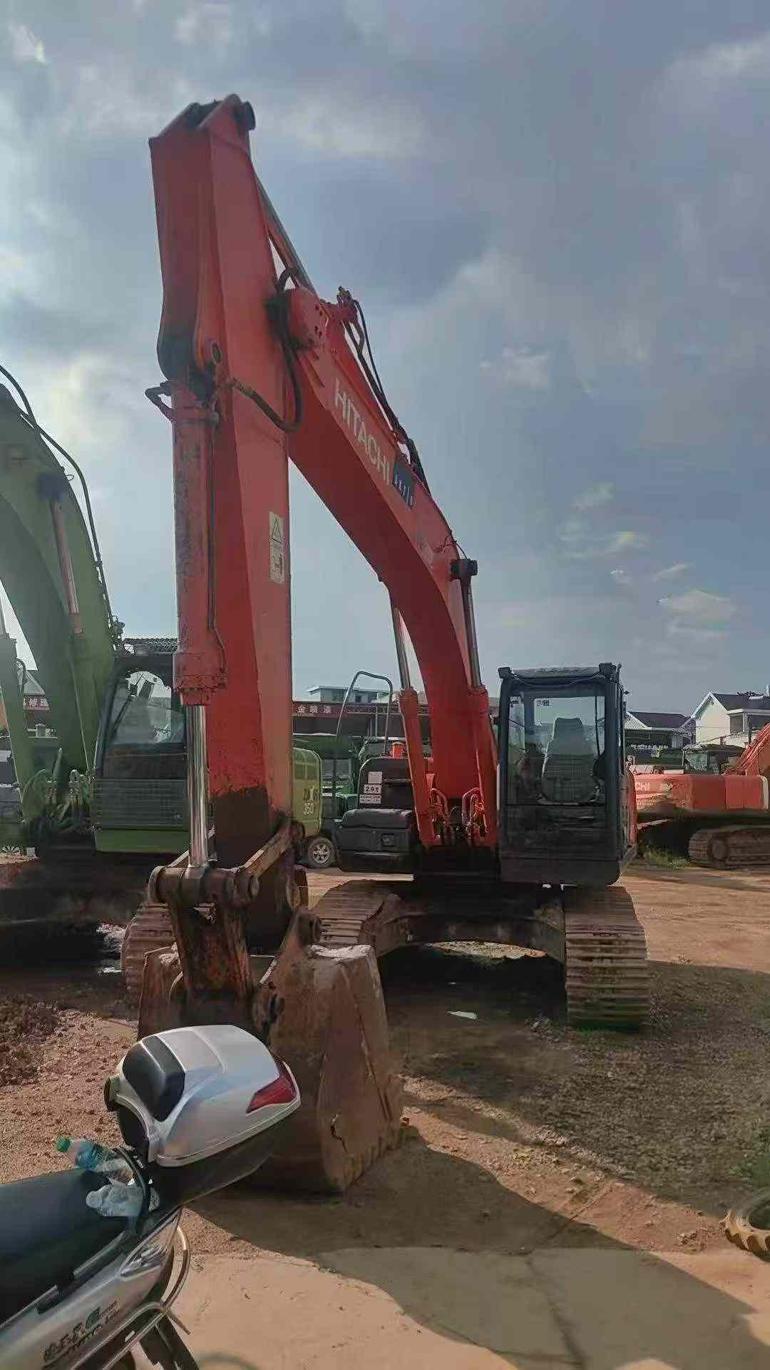 Buy Hitachi EX200-3 Used Excavator / 5
