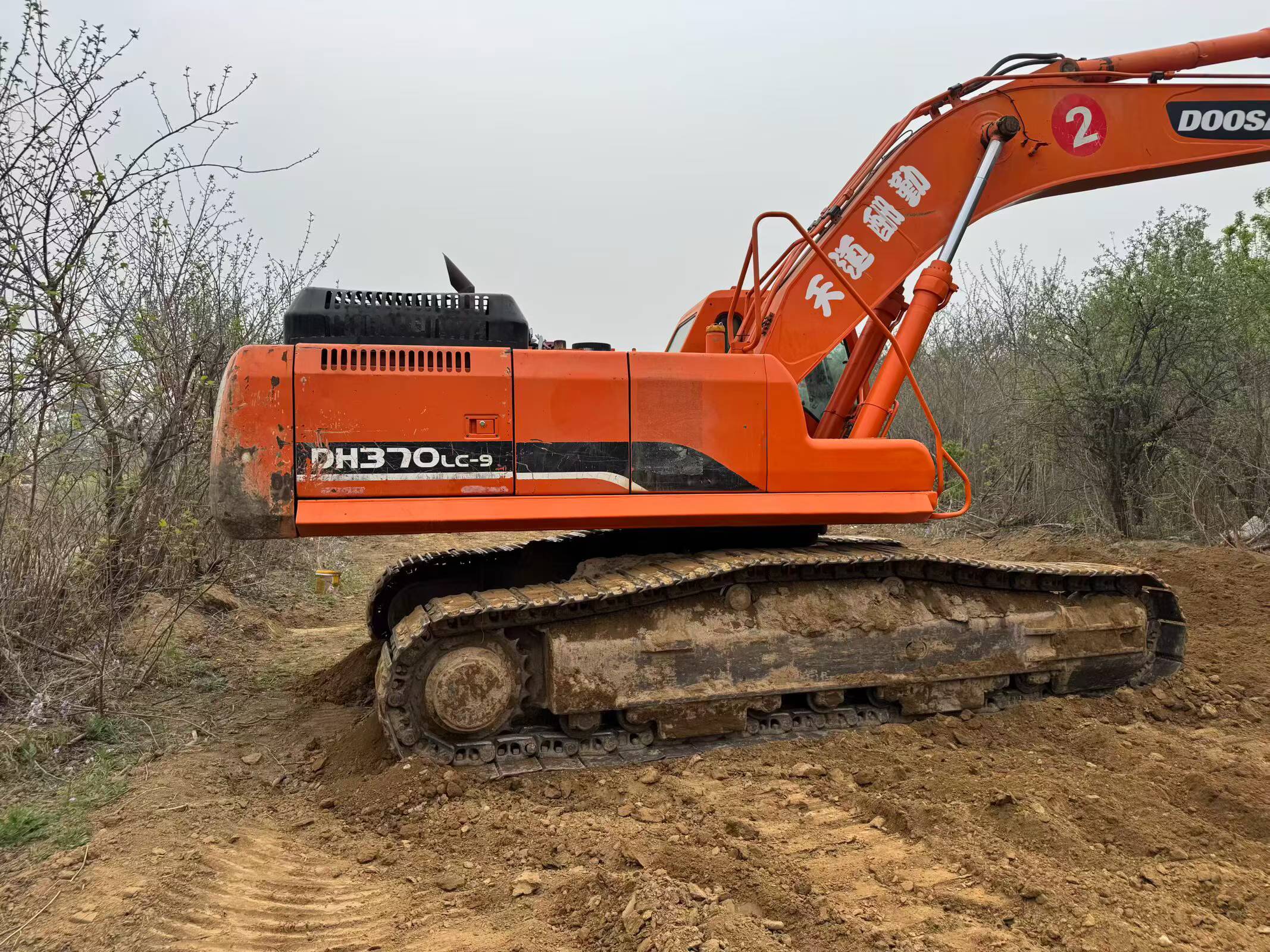 Buy Doosan DH370LC-9 Used Excavator / 1