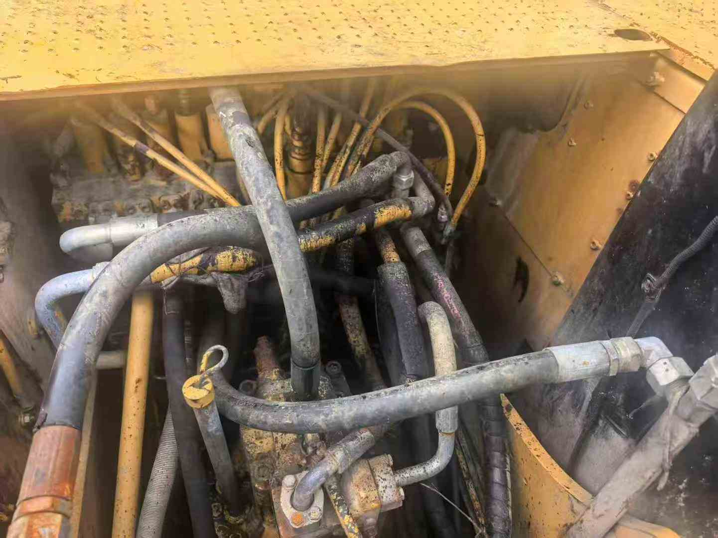 Buy Caterpillar 323DL Used Excavator / 4 Buy Caterpillar 323DL Used Excavator / 4