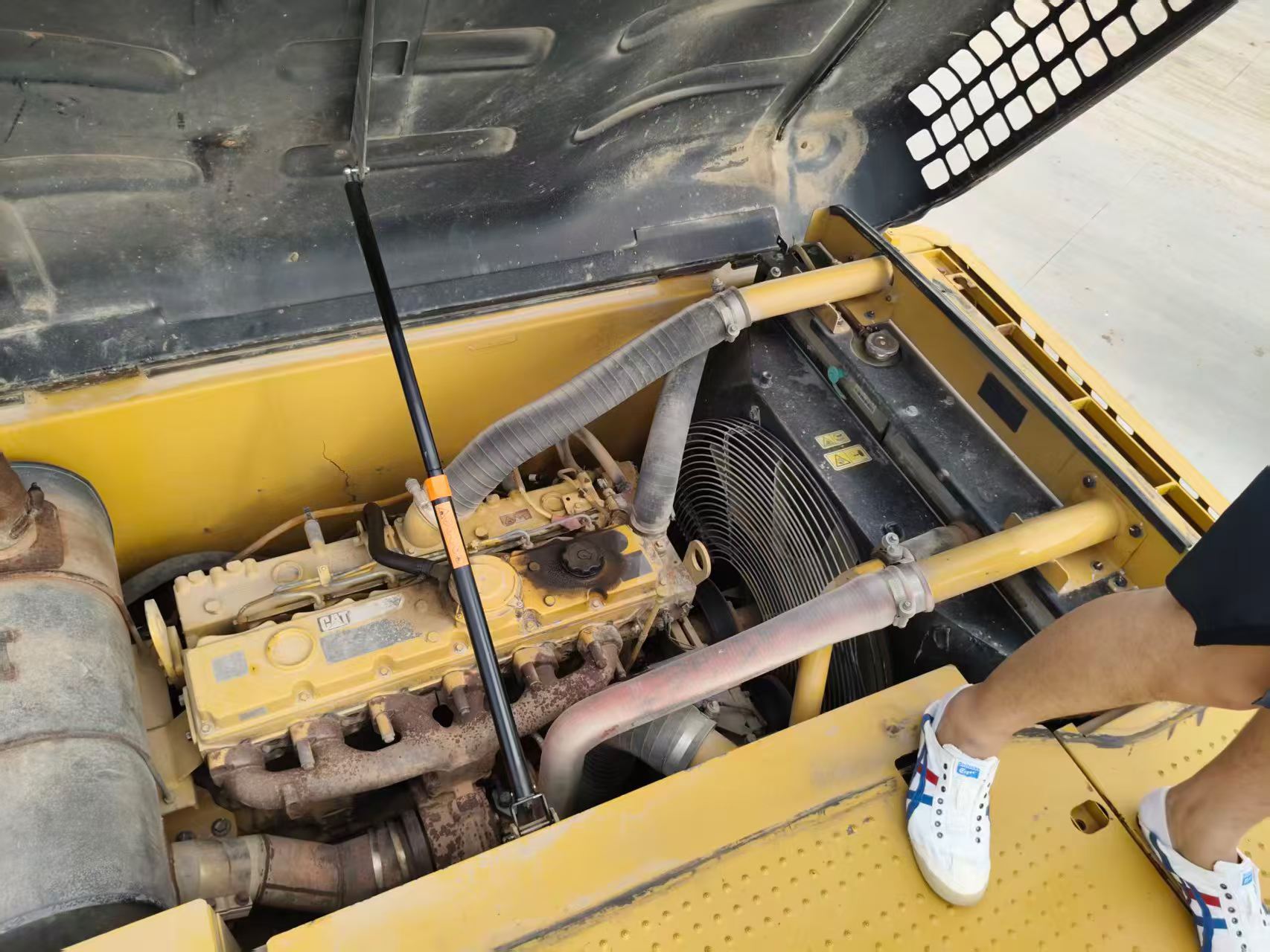 Buy Caterpillar 320D Used Excavator / 5 Buy Caterpillar 320D Used Excavator / 5