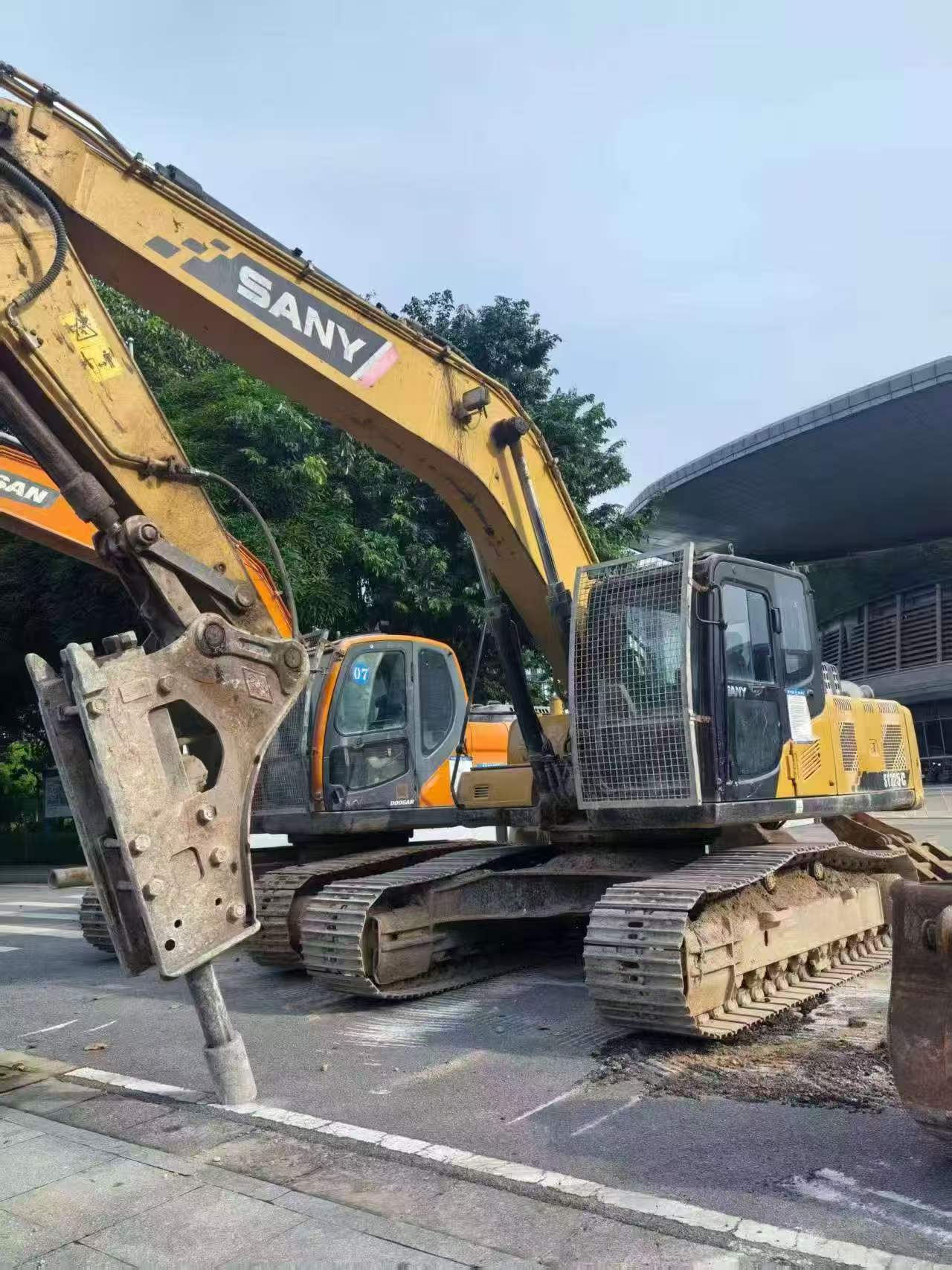 Buy Sany SY215C Used Excavator / 2