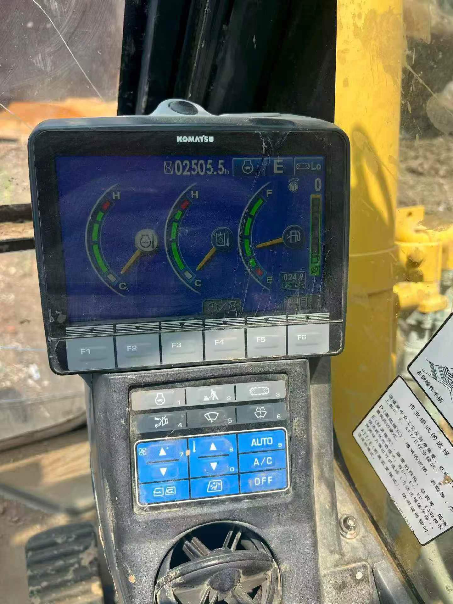 Buy Komatsu PC390LC-8M0 Used Excavator / 4