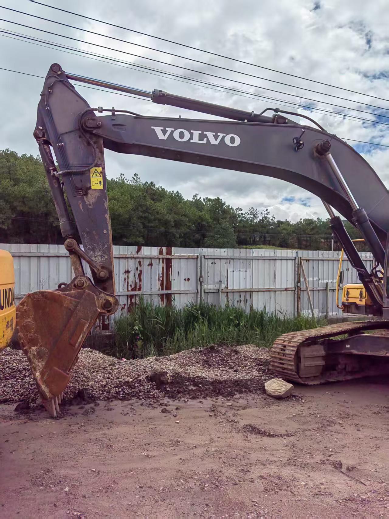 Buy Volvo EC300D Used Excavator / 3 Buy Volvo EC300D Used Excavator / 3