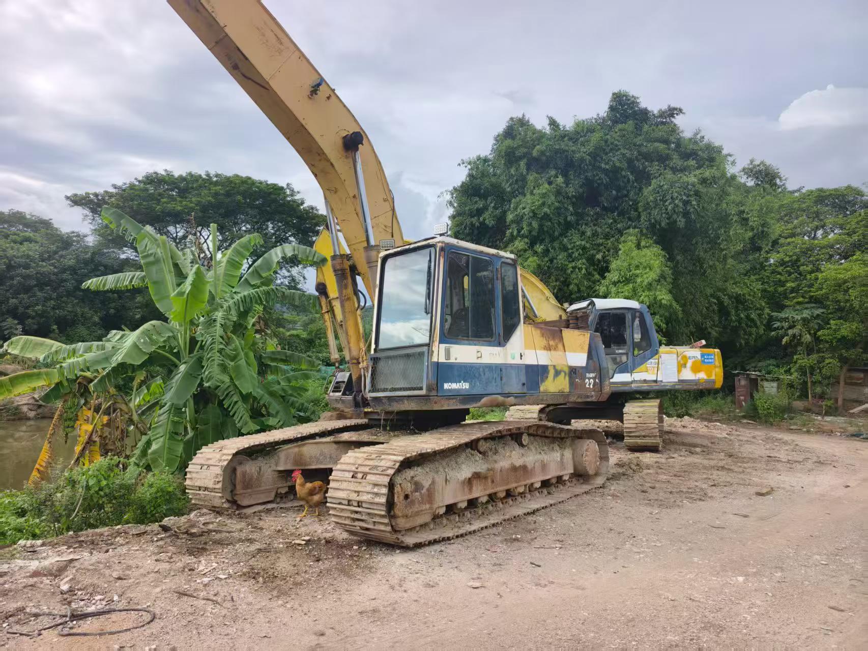 Buy Komatsu PC220-5 Used Excavator / 2 Buy Komatsu PC220-5 Used Excavator / 2