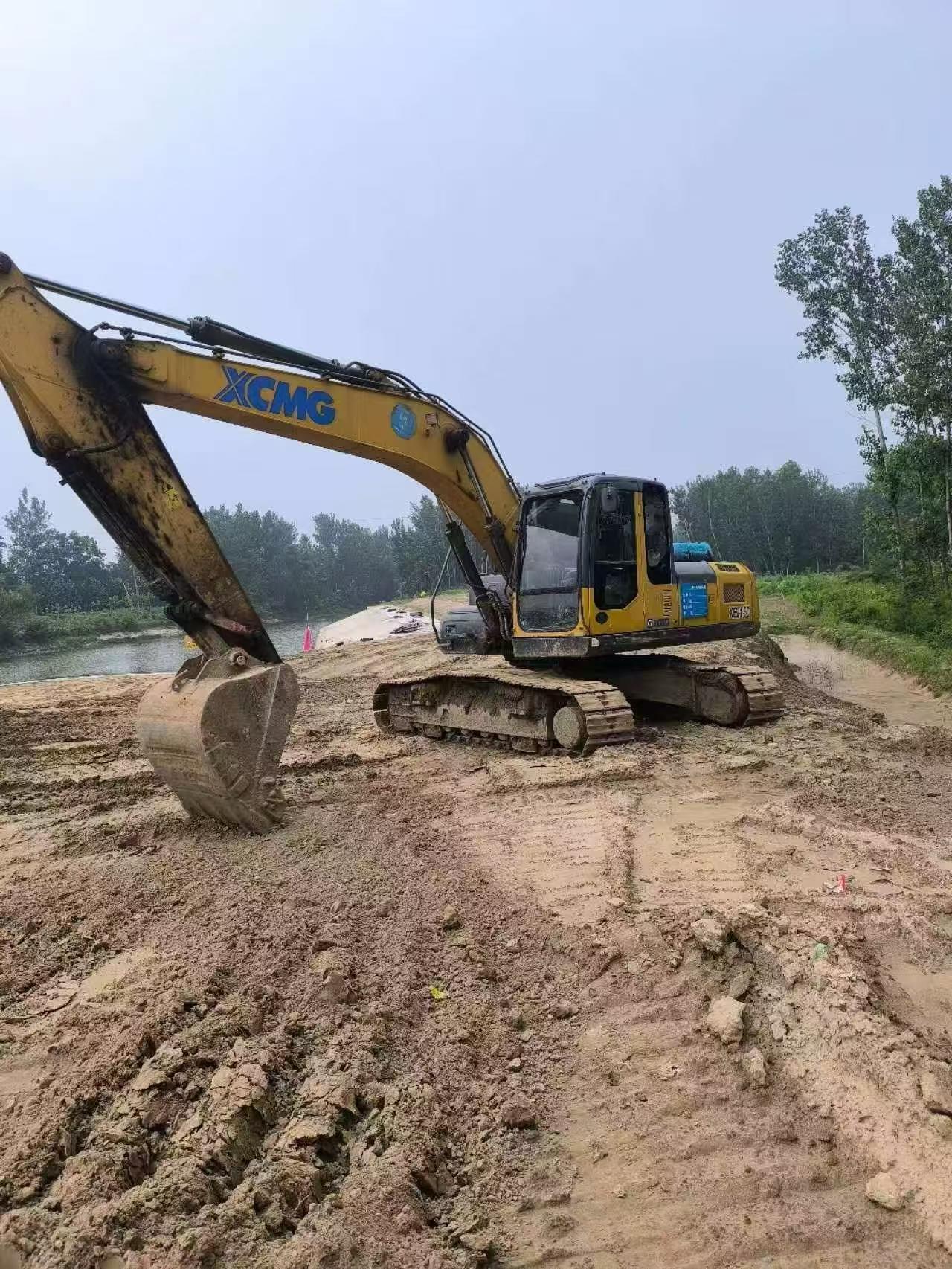Buy XCMG XE215 Used Excavator / 3